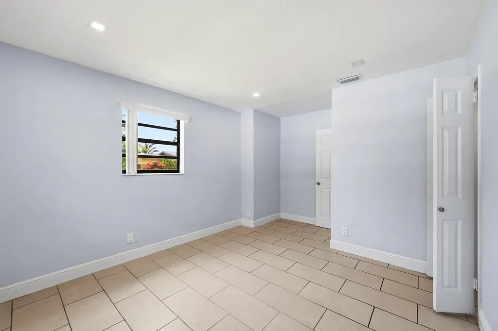 4401 NW 33rd Street Lauderdale Lakes FL 33319