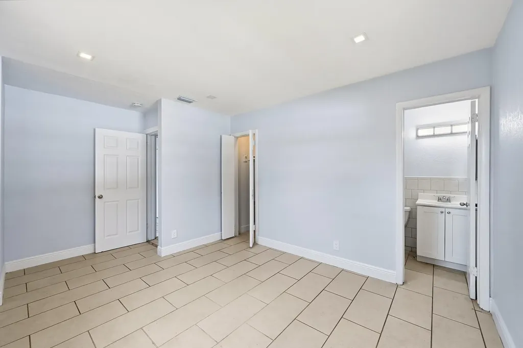 4401 NW 33rd Street Lauderdale Lakes FL 33319