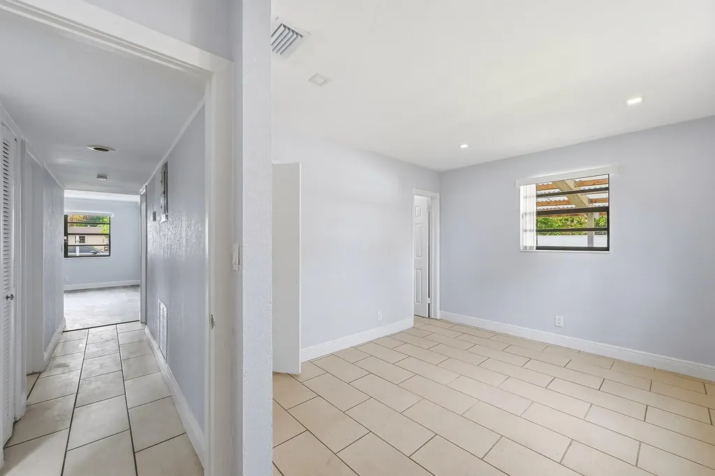 4401 NW 33rd Street Lauderdale Lakes FL 33319