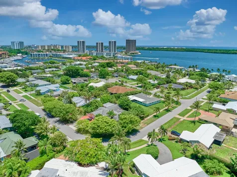 842 Fathom Road W North Palm Beach FL 33408