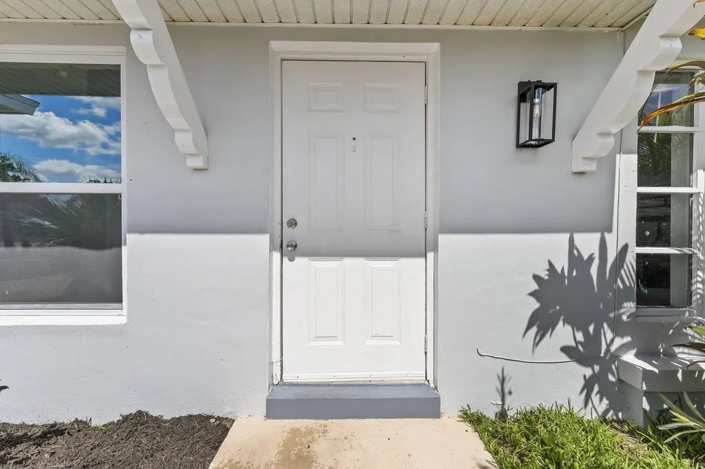 276 NE Summer Road Port St Lucie FL 34983