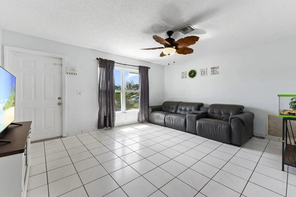 276 NE Summer Road Port St Lucie FL 34983