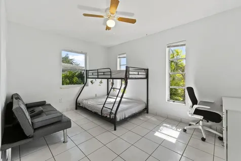 276 NE Summer Road Port St Lucie FL 34983