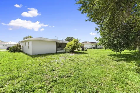 276 NE Summer Road Port St Lucie FL 34983