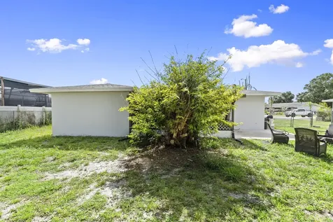 276 NE Summer Road Port St Lucie FL 34983