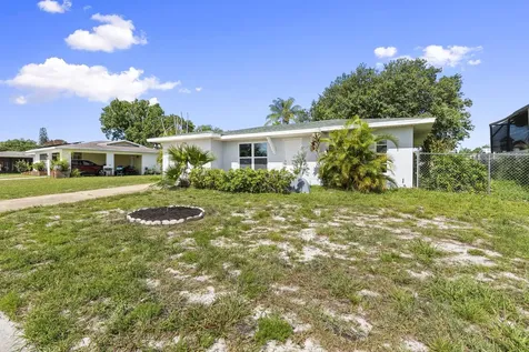 276 NE Summer Road Port St Lucie FL 34983