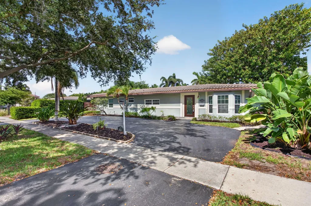 4931 NE 27th Avenue Lighthouse Point FL 33064