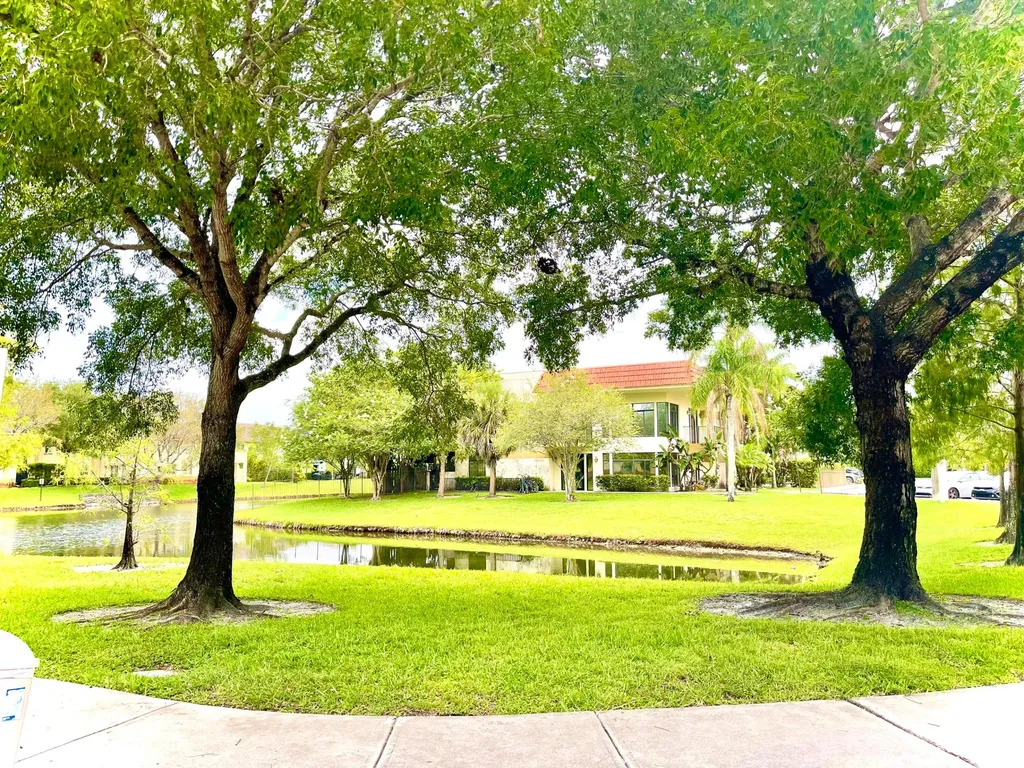 4725 SW 62nd Avenue Davie FL 33314