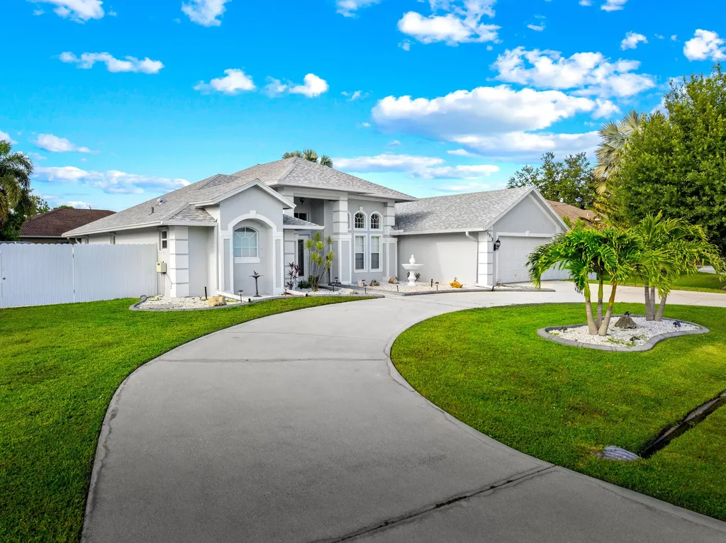5918 NW Hann Drive Port St Lucie FL 34986