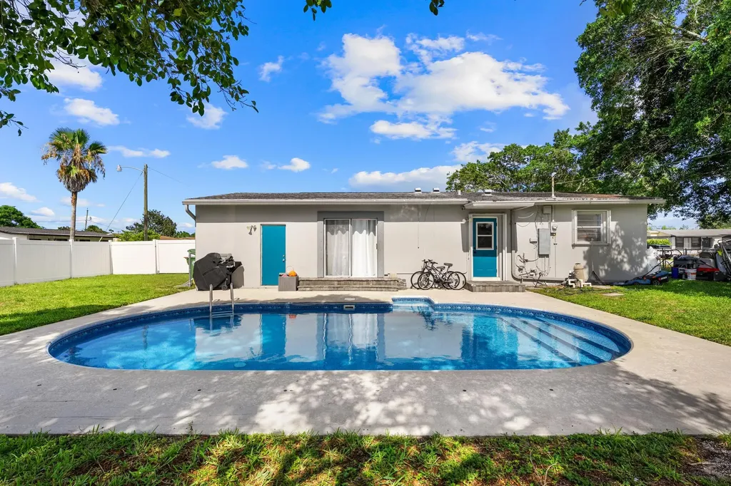 153 Abaco Drive Palm Springs FL 33461