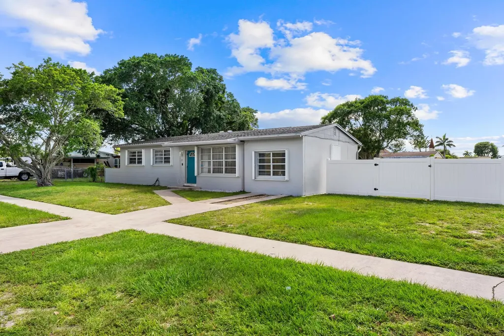 153 Abaco Drive Palm Springs FL 33461