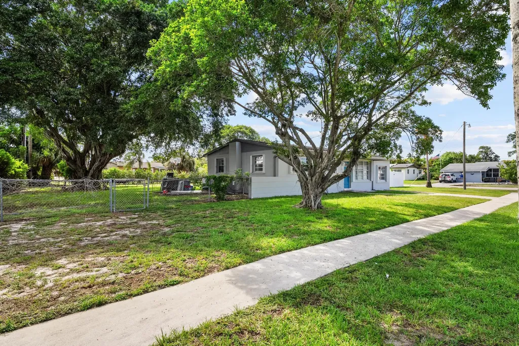 153 Abaco Drive Palm Springs FL 33461