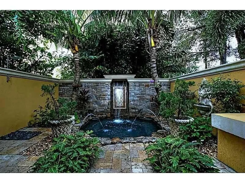 8950 NW 70th Court Parkland FL 33067