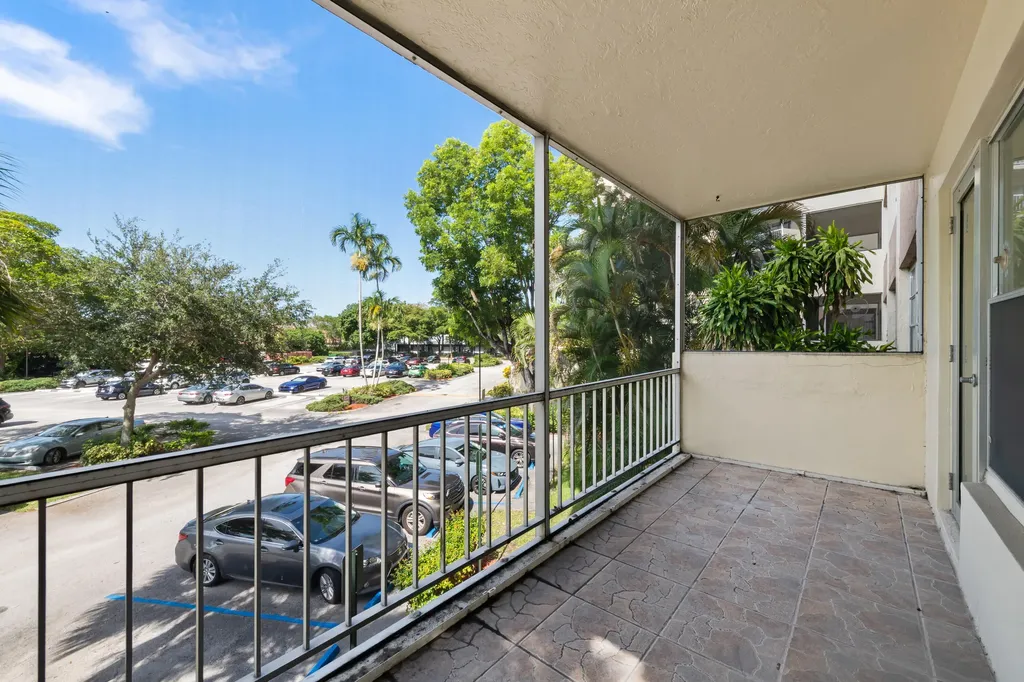 10777 W Sample Coral Springs FL 33065