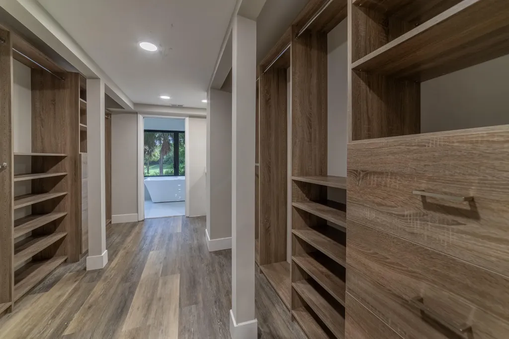 2517 Presidential Way West Palm Beach FL 33401