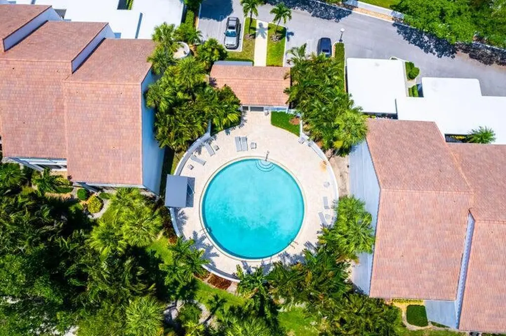 2517 Presidential Way West Palm Beach FL 33401