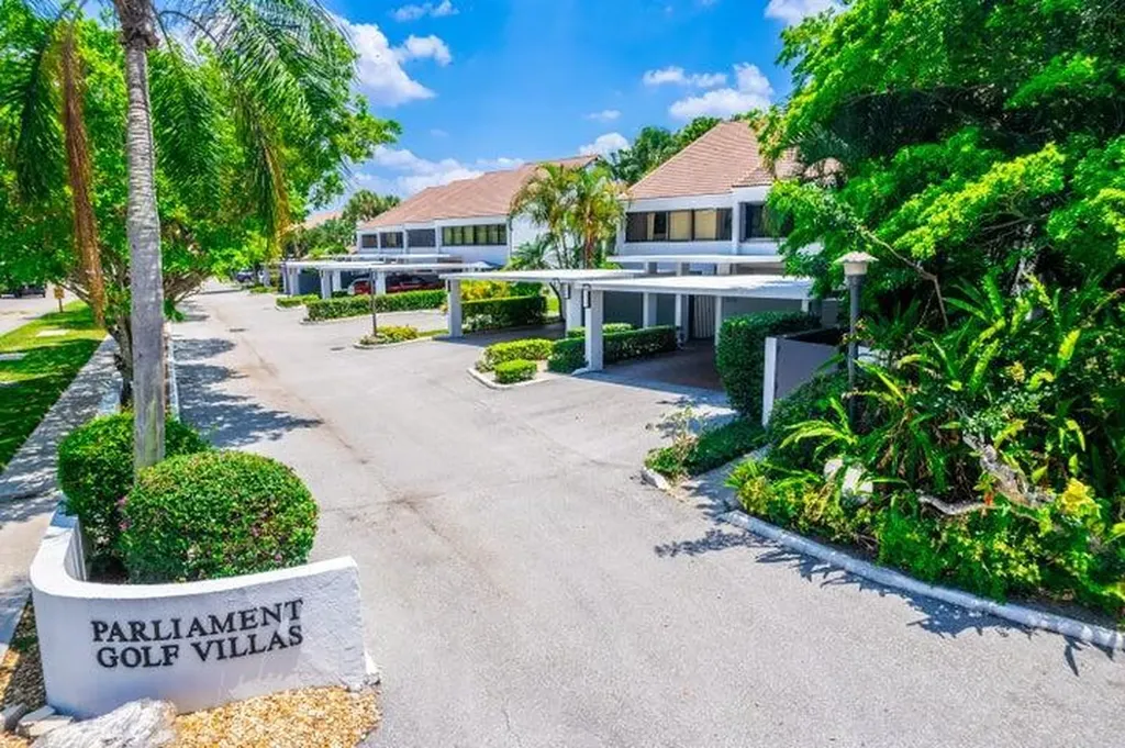 2517 Presidential Way West Palm Beach FL 33401