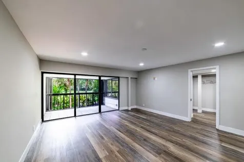 2517 Presidential Way West Palm Beach FL 33401