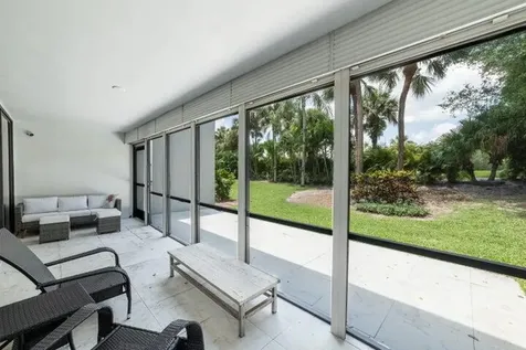 2517 Presidential Way West Palm Beach FL 33401