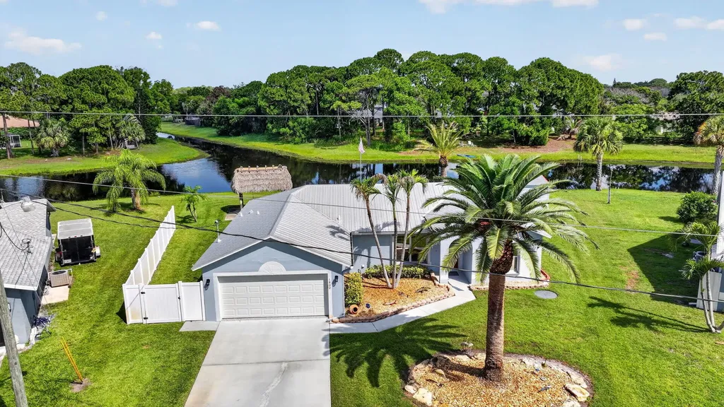 1802 SE Camden Street Port St Lucie FL 34952
