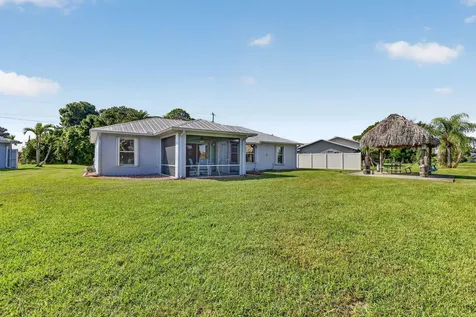 1802 SE Camden Street Port St Lucie FL 34952