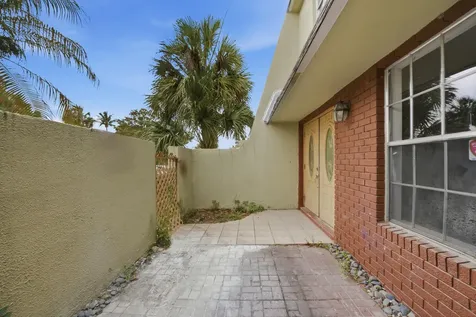 7318 NW 75th Street Tamarac FL 33321