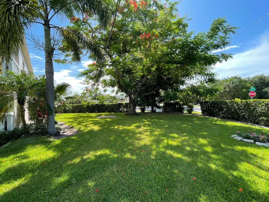 229 SE 1st Avenue Boynton Beach FL 33435