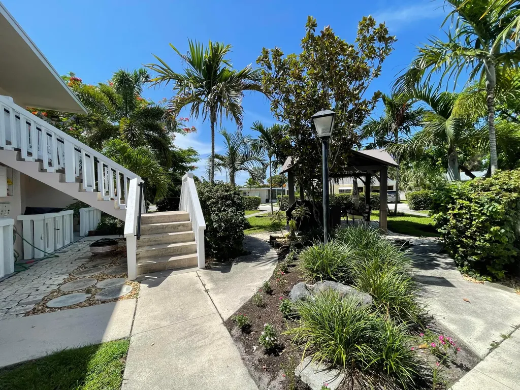 229 SE 1st Avenue Boynton Beach FL 33435