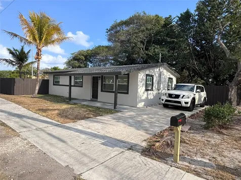 10 SW 5th Court Deerfield Beach FL 33441