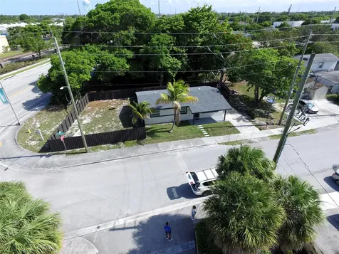 10 SW 5th Court Deerfield Beach FL 33441