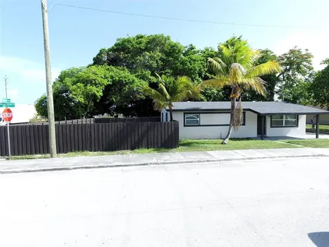 10 SW 5th Court Deerfield Beach FL 33441