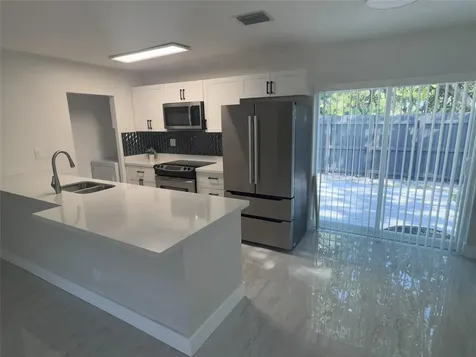 10 SW 5th Court Deerfield Beach FL 33441