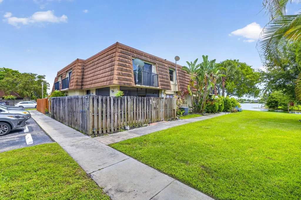 4825 NW 95th Avenue Sunrise FL 33351