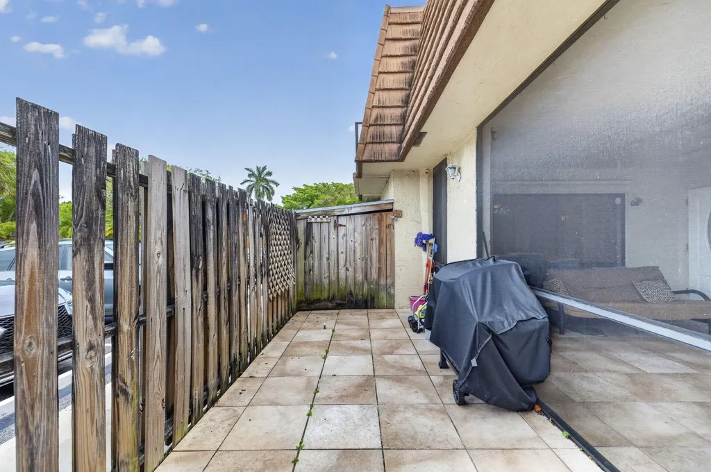 4825 NW 95th Avenue Sunrise FL 33351