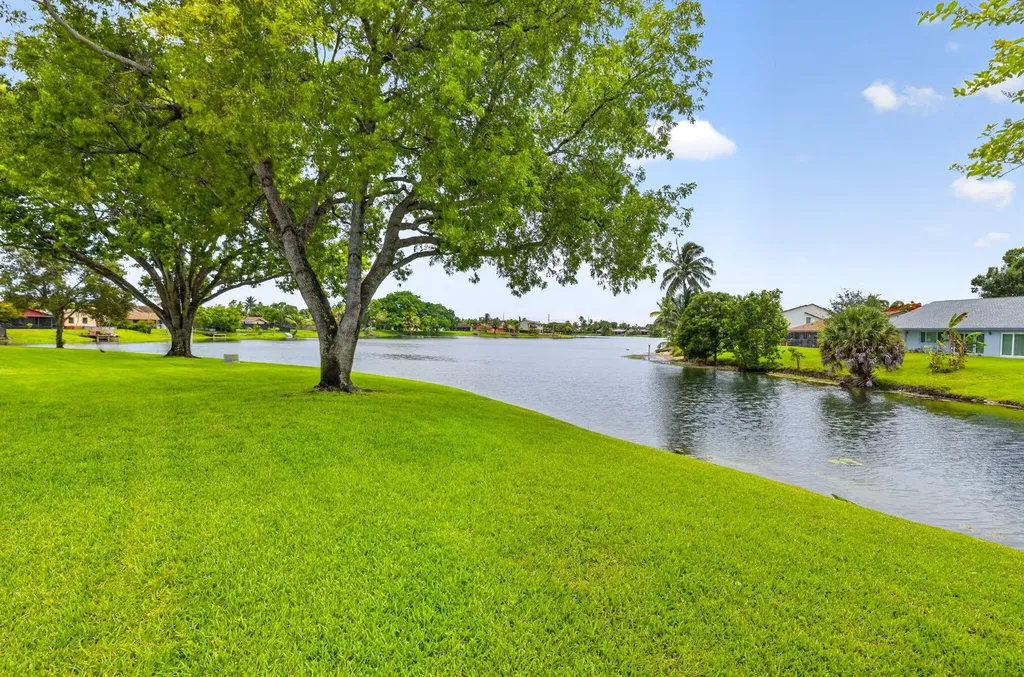 4825 NW 95th Avenue Sunrise FL 33351