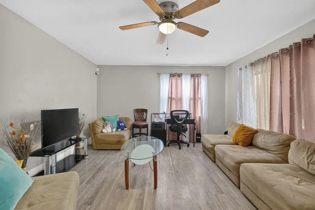 4825 NW 95th Avenue Sunrise FL 33351