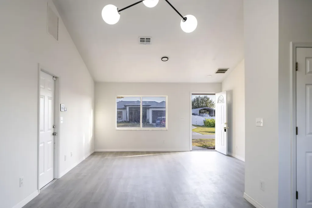 4306 11th Street SW Lehigh Acres FL 33976