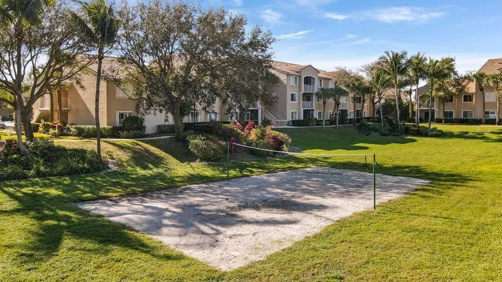 272 Village Boulevard Tequesta FL 33469