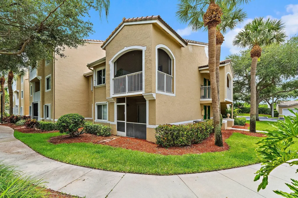 272 Village Boulevard Tequesta FL 33469