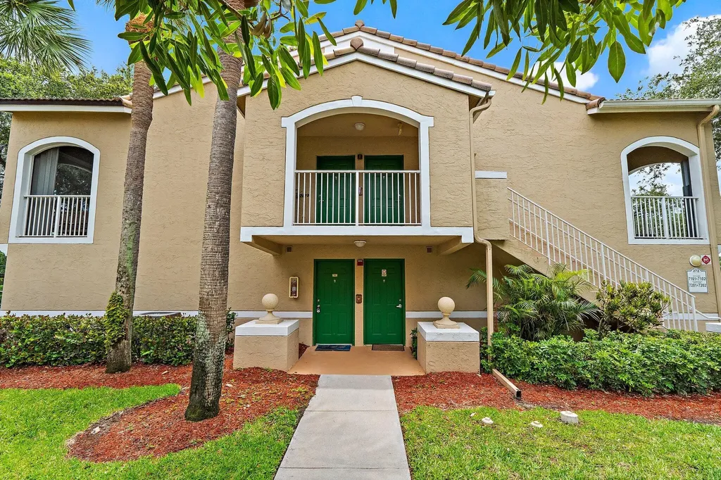 272 Village Boulevard Tequesta FL 33469