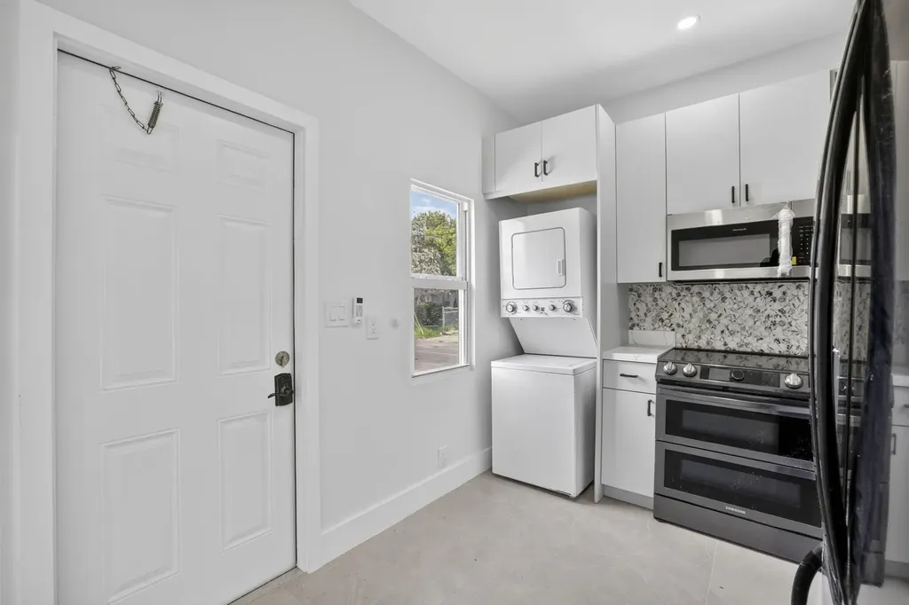 621 NW 3rd Avenue Pompano Beach FL 33060