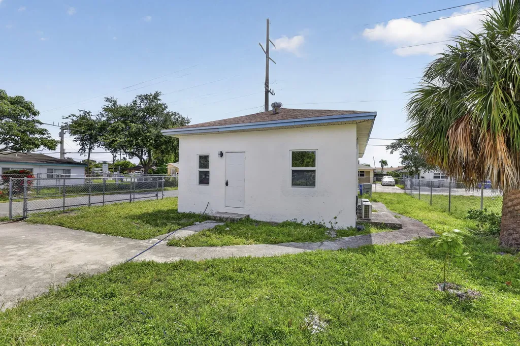621 NW 3rd Avenue Pompano Beach FL 33060