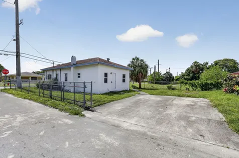 621 NW 3rd Avenue Pompano Beach FL 33060