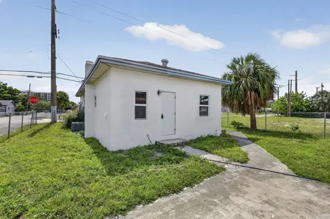 621 NW 3rd Avenue Pompano Beach FL 33060