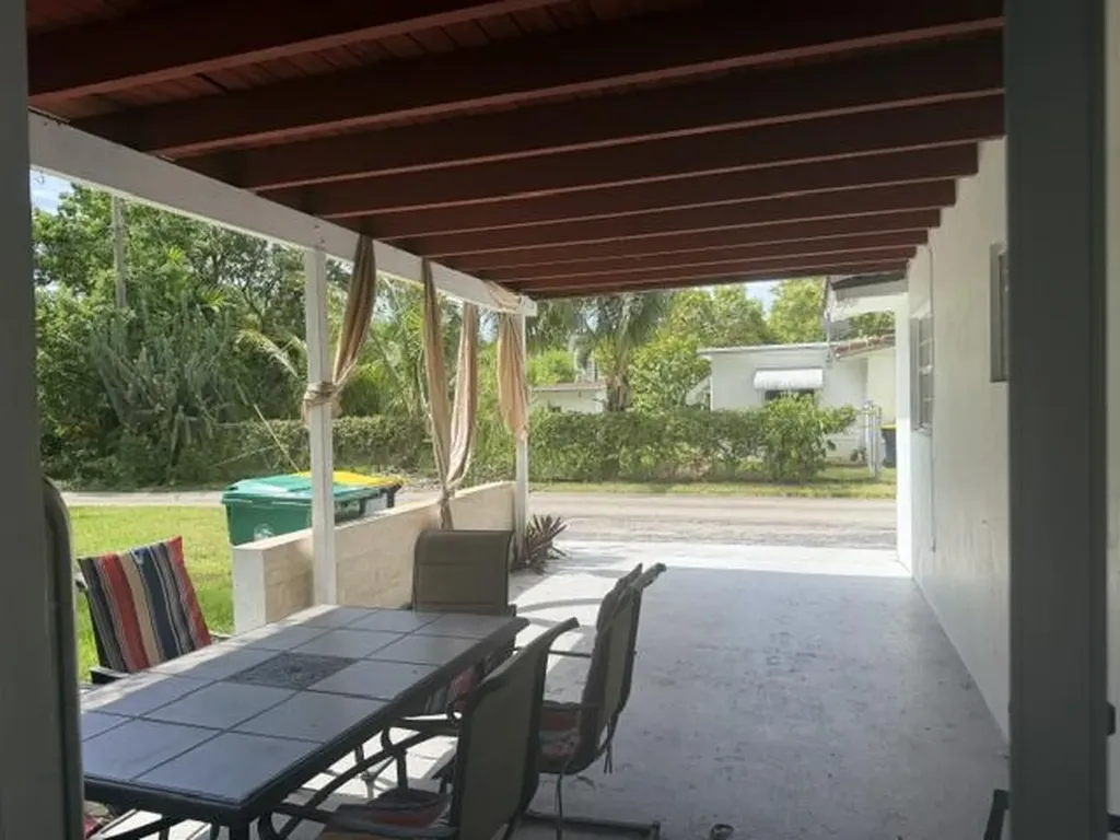 210 NE 5th Avenue Dania Beach FL 33004