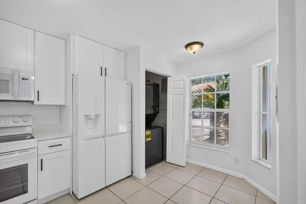 946 Summit Lake Drive West Palm Beach FL 33406