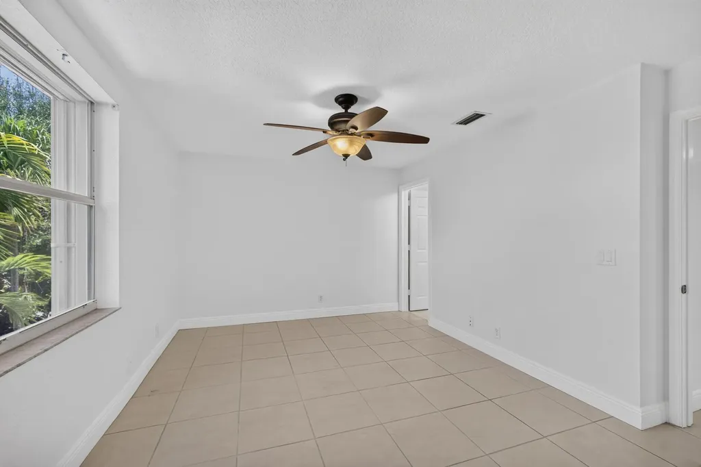 946 Summit Lake Drive West Palm Beach FL 33406