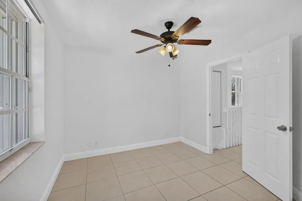 946 Summit Lake Drive West Palm Beach FL 33406