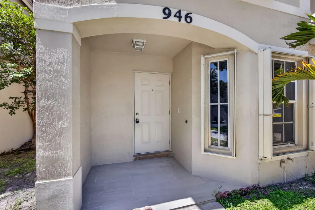 946 Summit Lake Drive West Palm Beach FL 33406