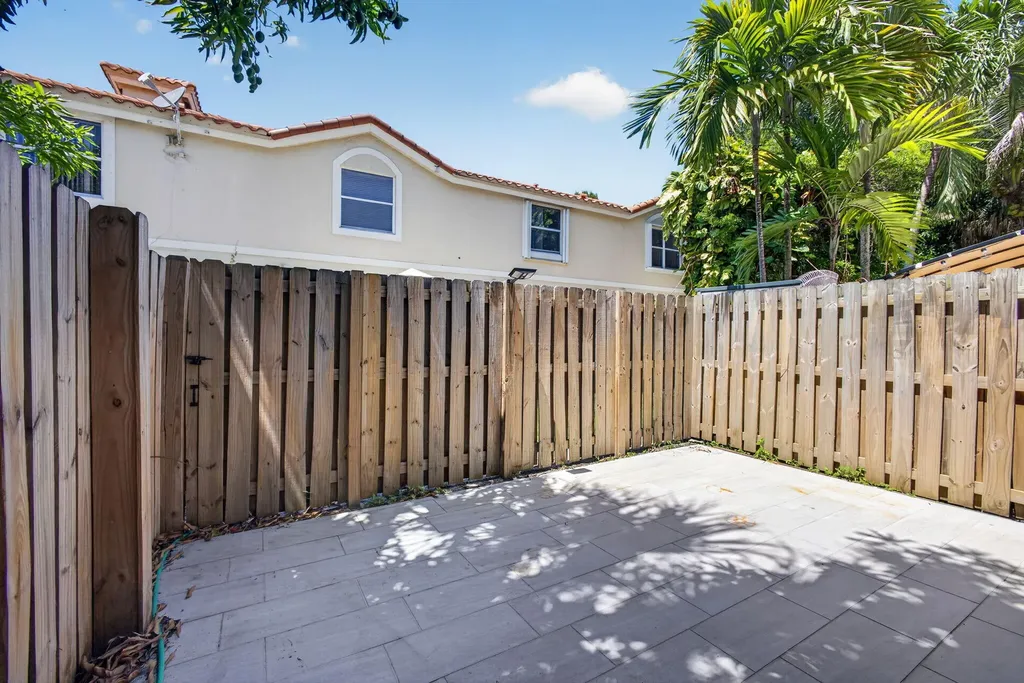 946 Summit Lake Drive West Palm Beach FL 33406